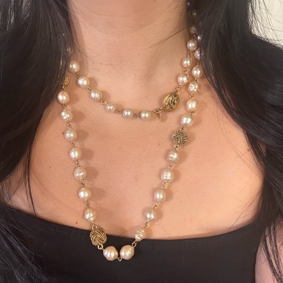 CHANEL Vintage Gold CC Logo‎ Faux Pearl Station Necklace